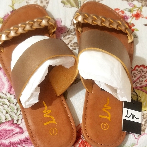 Womens Rose Gold Flat Sandals Size 7 to 7 1/2 - Picture 2 of 6